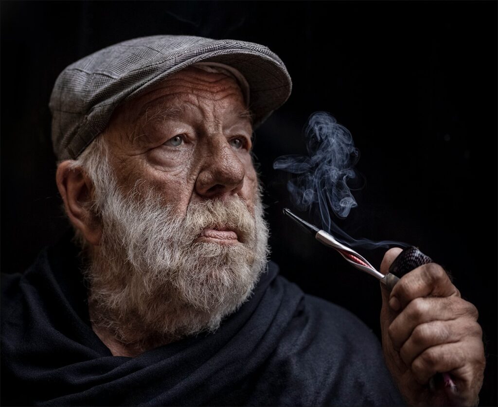 27 Powerful Senior Portraits that Remind Us the Reality of Life | Fotomated